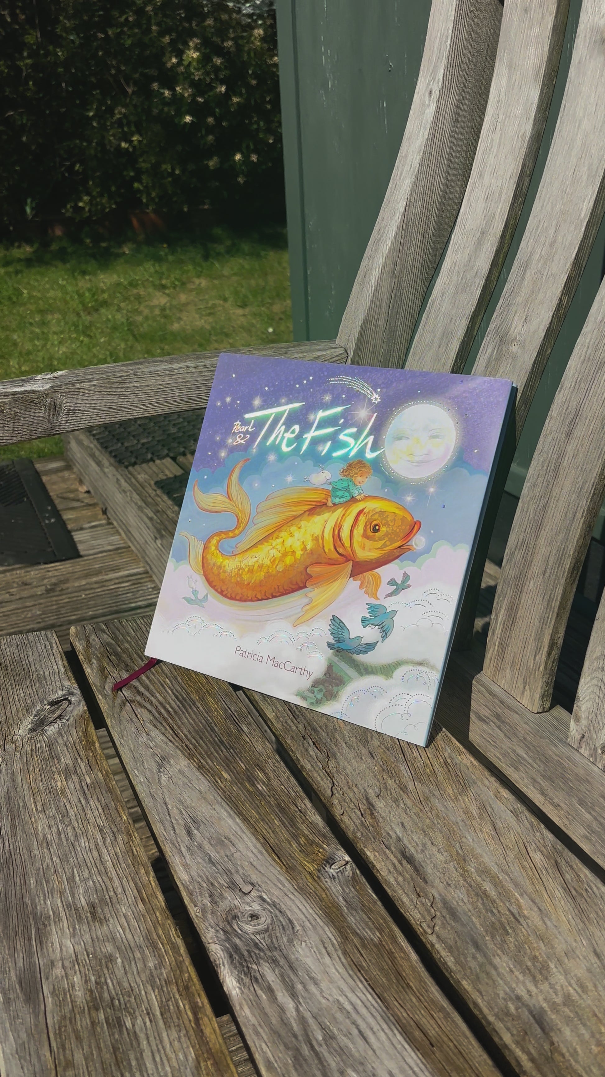 Pearl & The Fish – Deluxe Edition (outside foil shimmer)